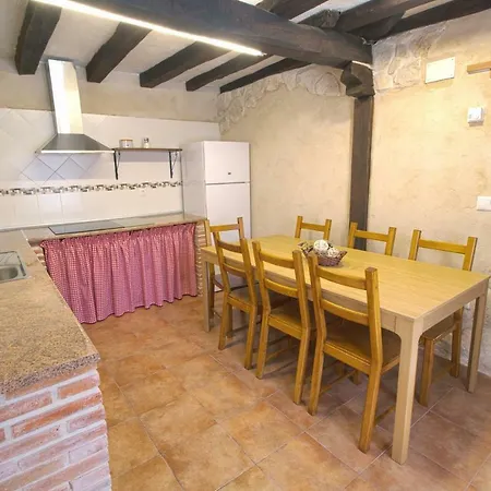 Casas La Muralla De Bodegas Marcos Holiday home Penafiel