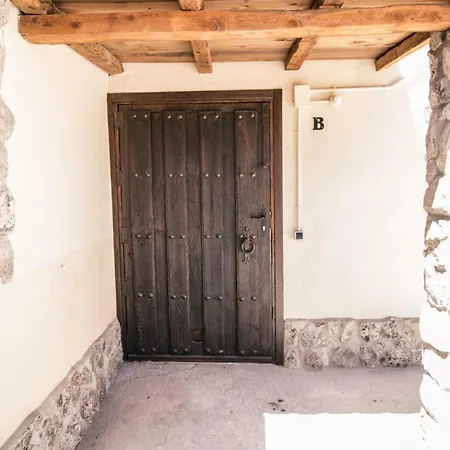 Casas La Muralla De Bodegas Marcos Holiday home Penafiel