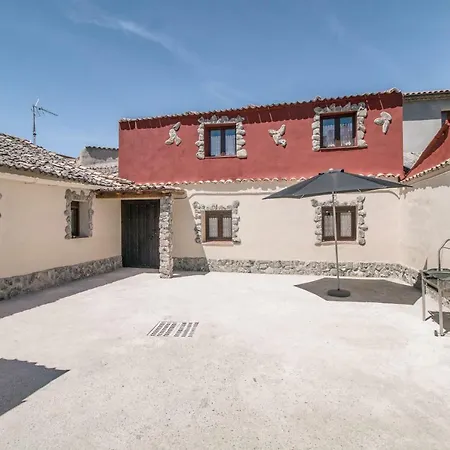 Casas La Muralla De Bodegas Marcos Holiday home Penafiel